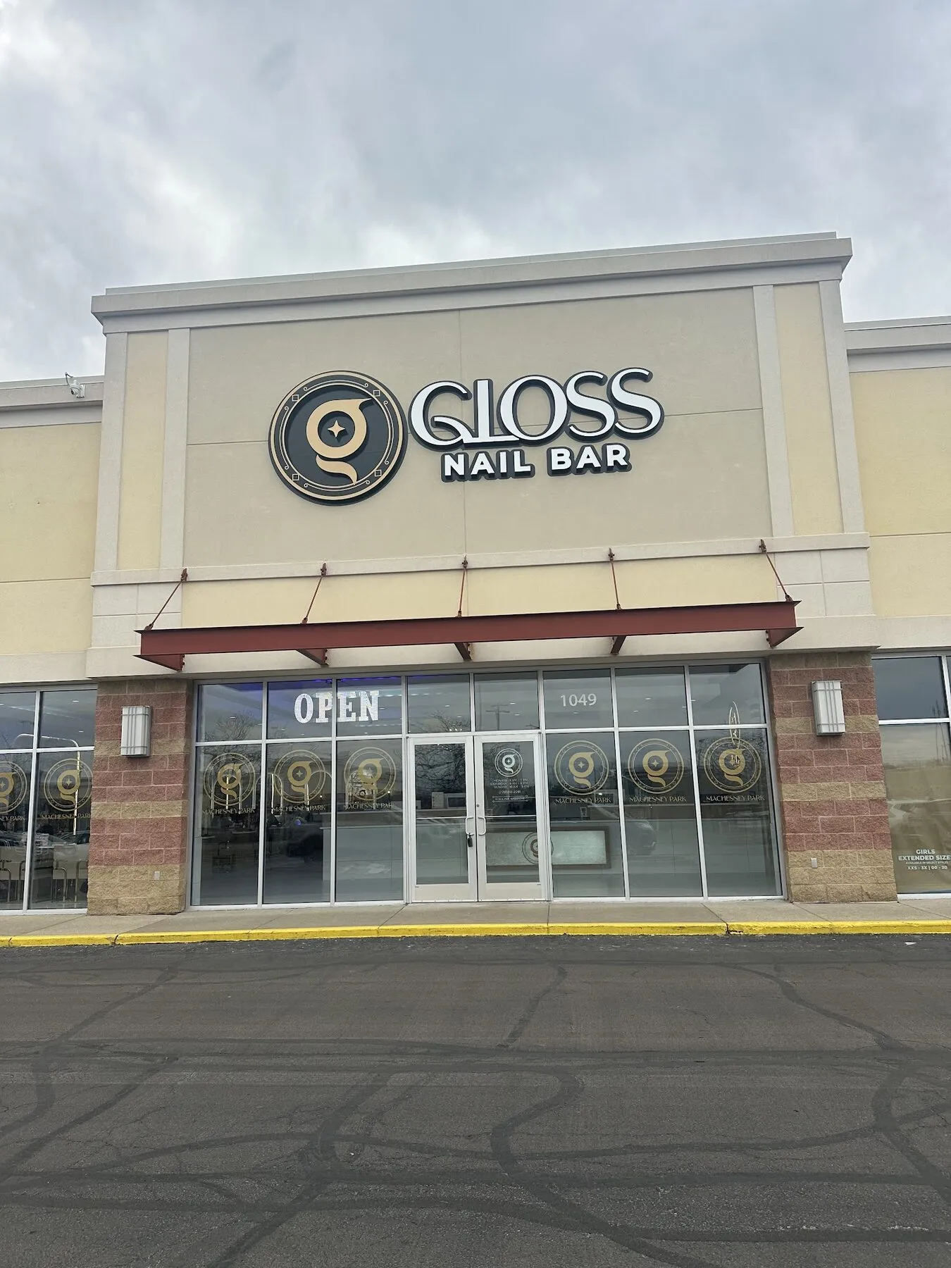 Storefront of Gloss Nail Bar Machesney Park on West Lane Road
